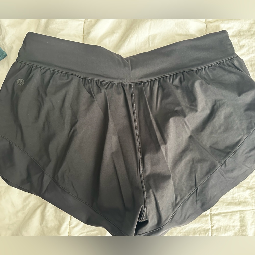 Lululemon Calm-Tide Shorts 2.5 “